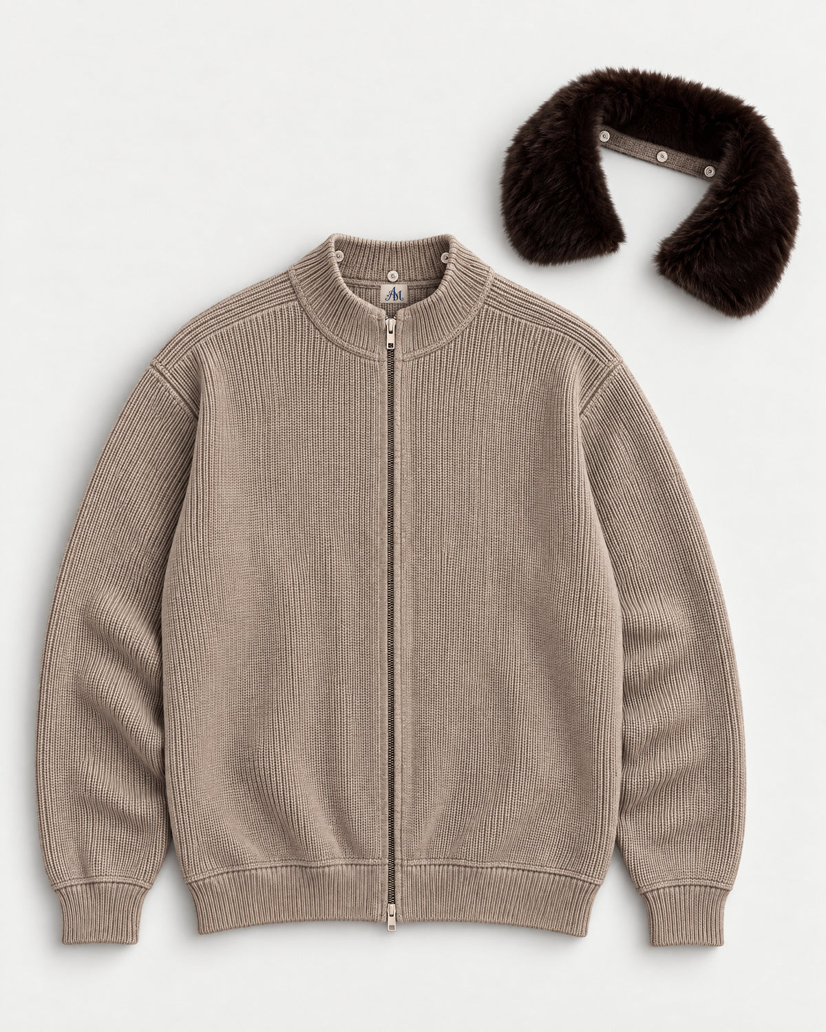 Detachable faux-fur collar with press studs and woven AM neck label