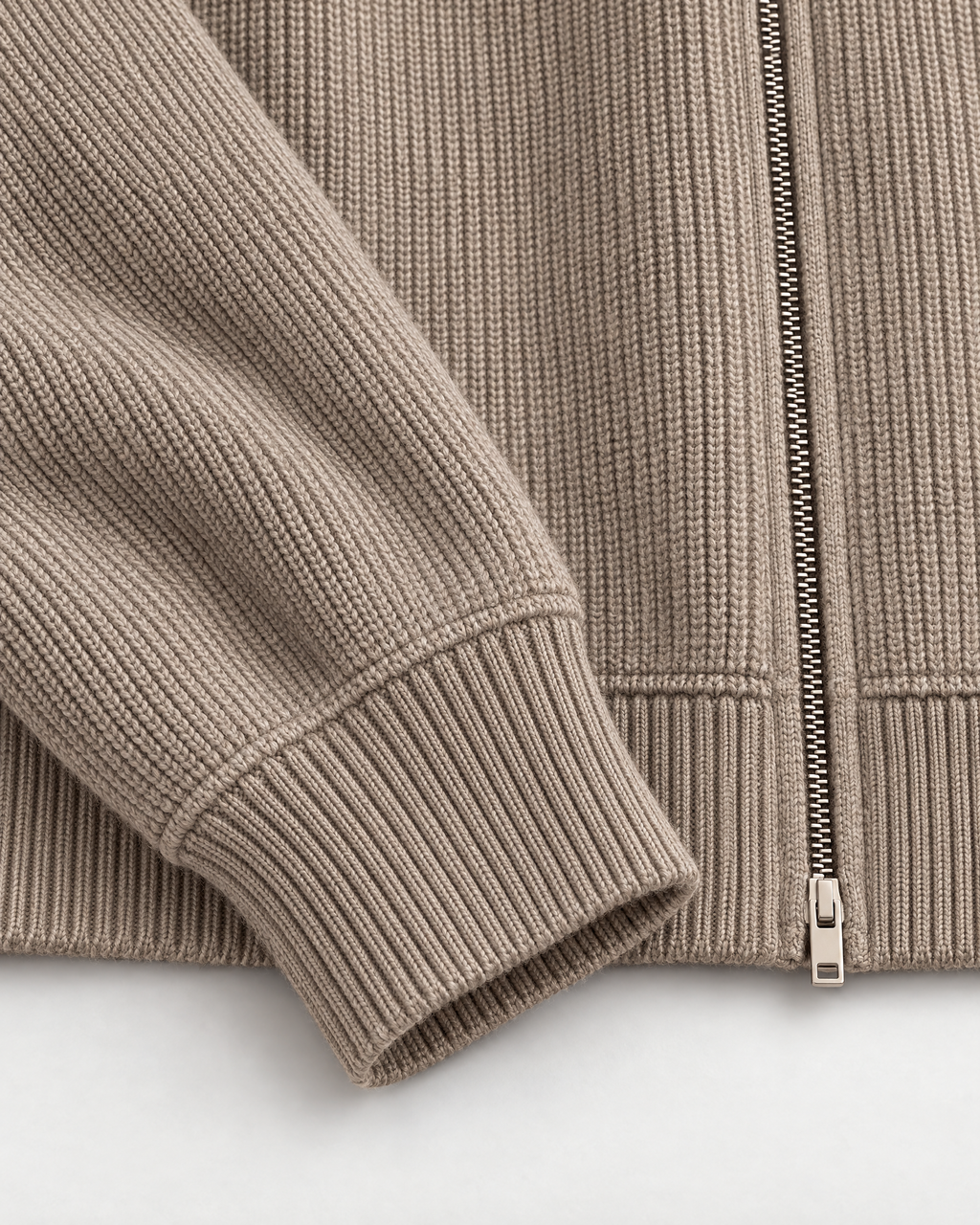 Detail: ribbed cuff, hem and zipper